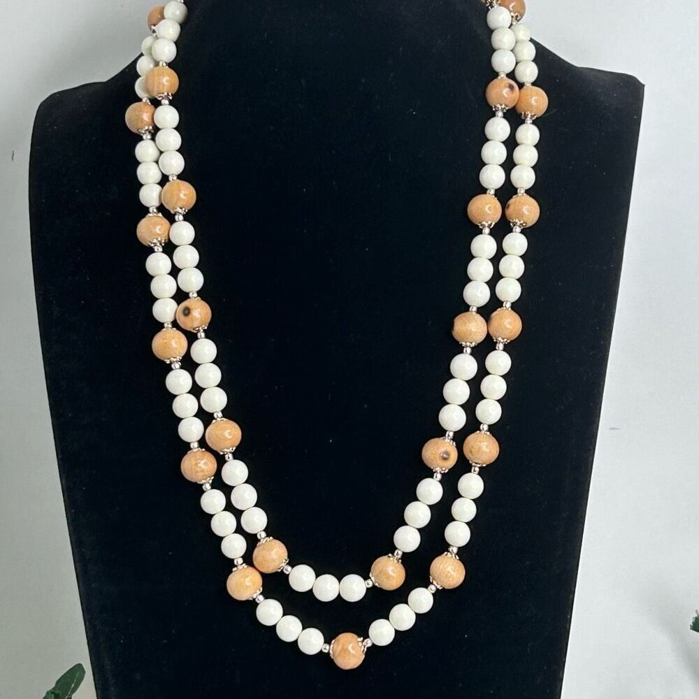 Vtg Japan Double Strand Beaded Necklace Womens 22" White Tan Lucite & Wood Beads